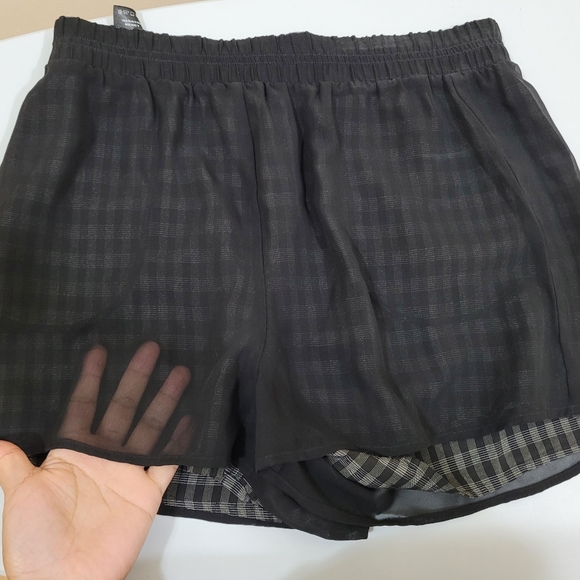 Aritzia Babaton Elwood Plaid shorts - Picture 4 of 10